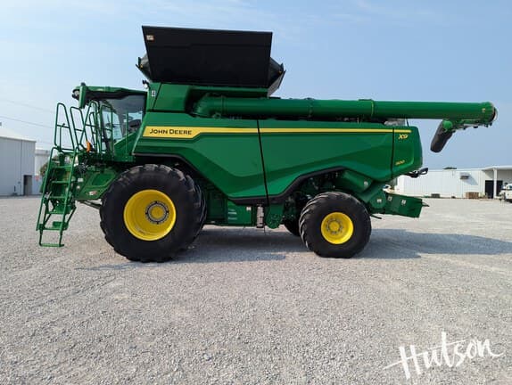 Image of John Deere X9 1100 equipment image 3