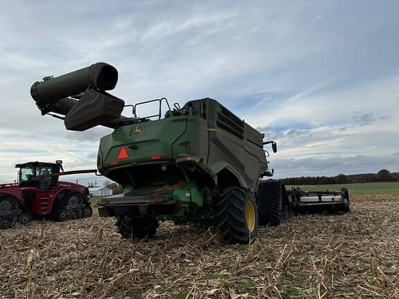 Image of John Deere X9 1100 equipment image 1