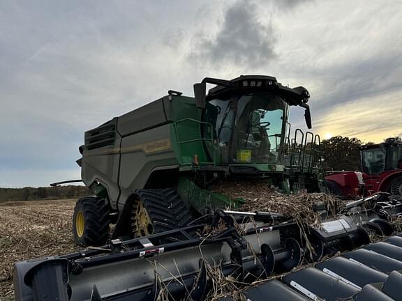 Image of John Deere X9 1100 equipment image 2