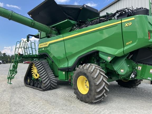 Image of John Deere X9 1100 equipment image 1
