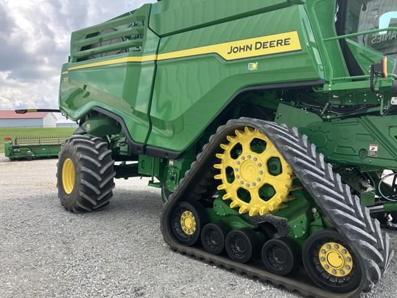 Image of John Deere X9 1100 equipment image 2