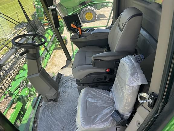 Image of John Deere X9 1100 equipment image 1