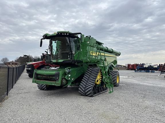 Image of John Deere X9 1100 equipment image 1