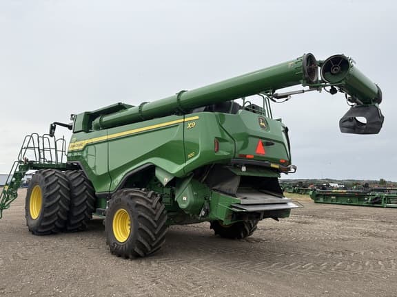 Image of John Deere X9 1100 equipment image 4