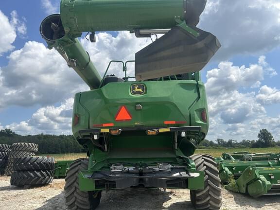 Image of John Deere X9 1100 equipment image 2