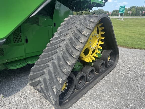 Image of John Deere X9 1100 equipment image 2