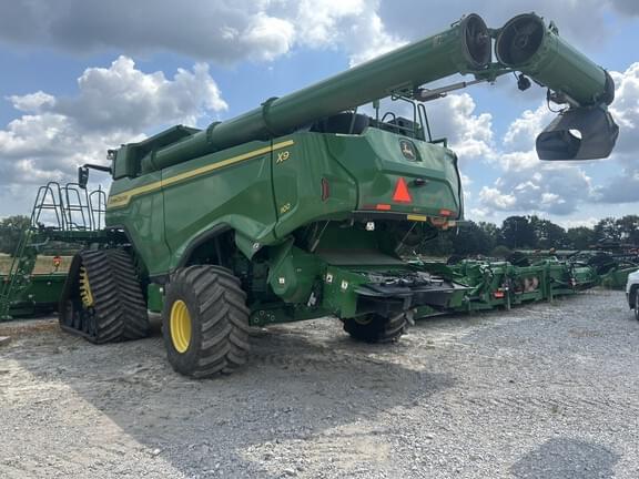 Image of John Deere X9 1100 equipment image 4