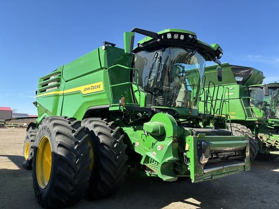 Image of John Deere X9 1100 equipment image 2