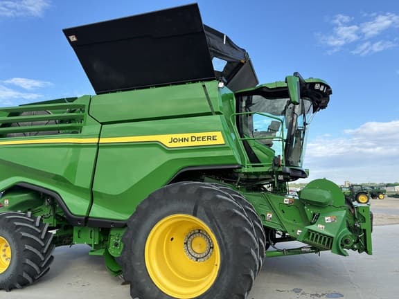 Image of John Deere X9 1100 equipment image 3