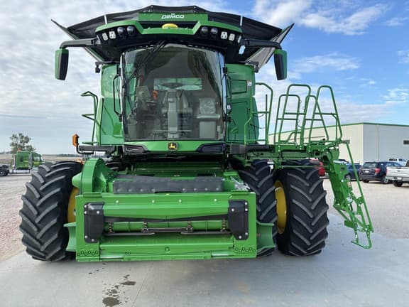 Image of John Deere X9 1100 equipment image 1