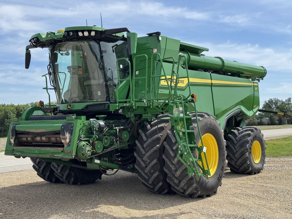 2023 John Deere X9 1100 Equipment Image0