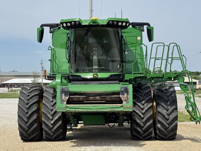 Image of John Deere X9 1100 equipment image 2