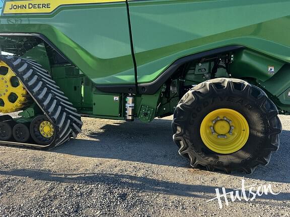 Image of John Deere X9 1100 equipment image 3