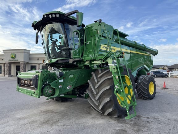 2023 John Deere X9 1100 Equipment Image0