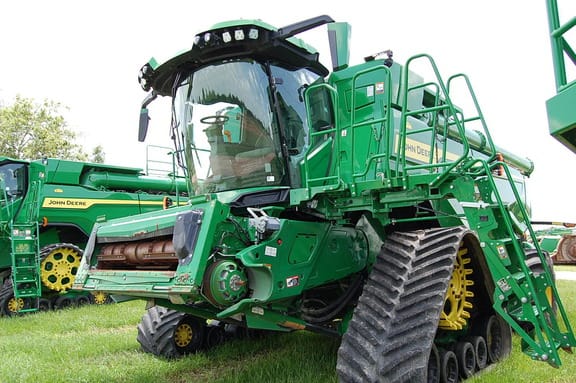 2023 John Deere X9 1100 Equipment Image0