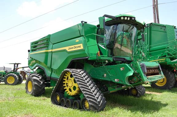 Image of John Deere X9 1100 equipment image 1