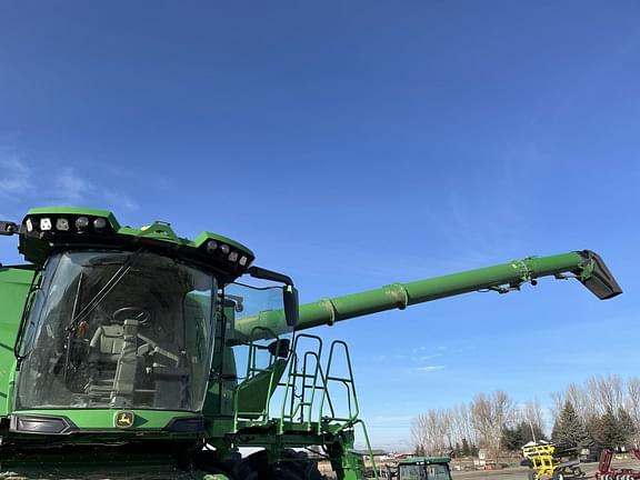 Image of John Deere X9 1100 equipment image 2