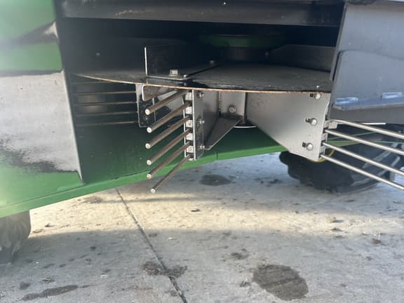 Image of John Deere X9 1100 equipment image 4