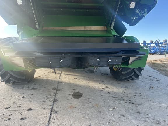 Image of John Deere X9 1100 equipment image 3