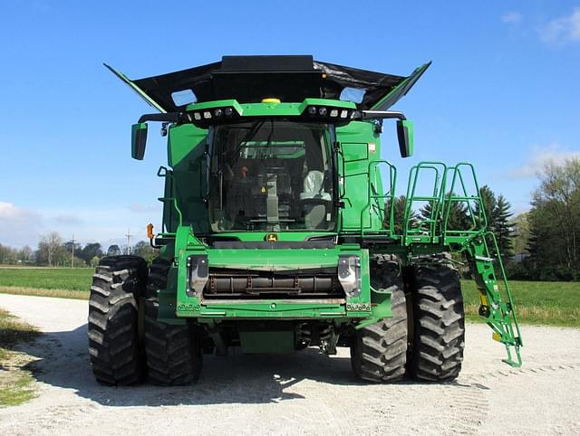 Image of John Deere X9 1100 equipment image 2