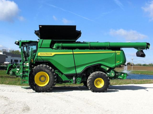 Image of John Deere X9 1100 equipment image 1