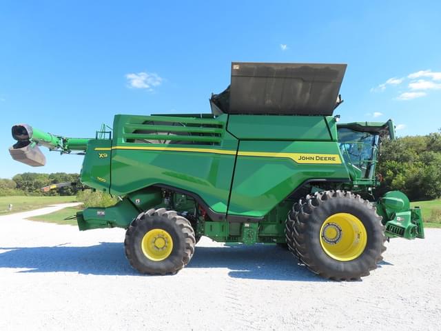 Image of John Deere X9 1100 equipment image 4