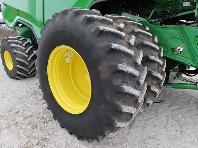 Image of John Deere X9 1100 equipment image 4