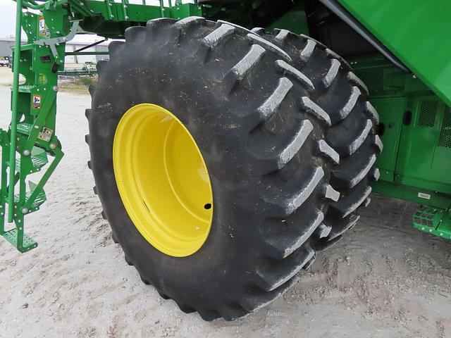 Image of John Deere X9 1100 equipment image 4