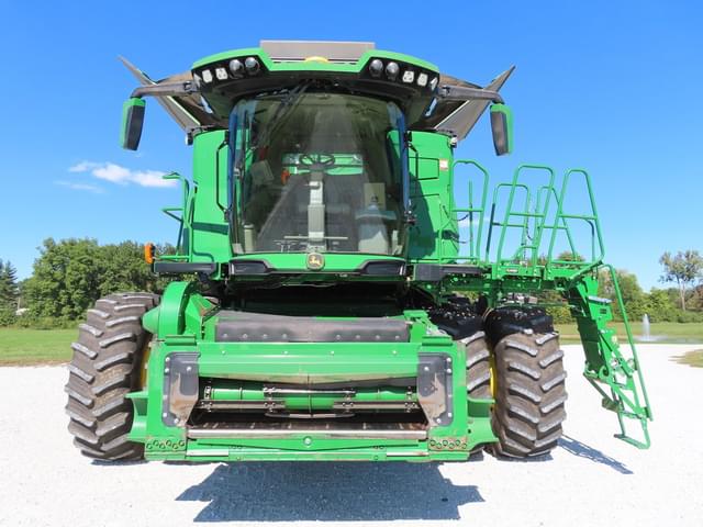 Image of John Deere X9 1100 equipment image 2