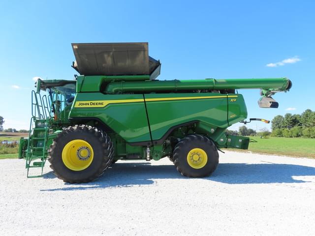Image of John Deere X9 1100 equipment image 1