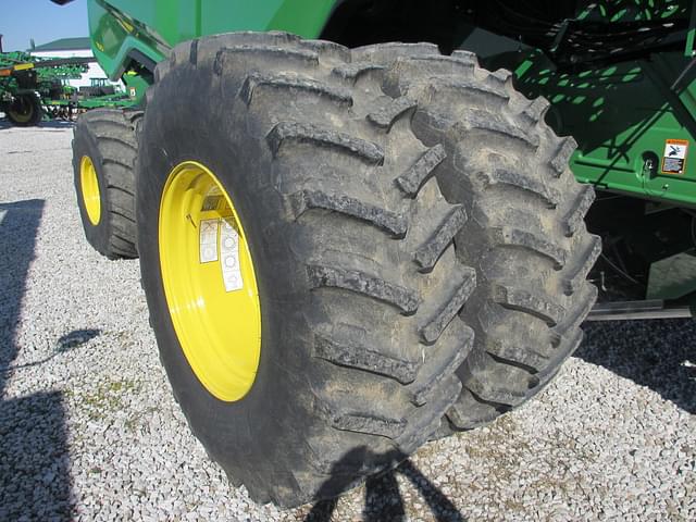 Image of John Deere X9 1100 equipment image 4