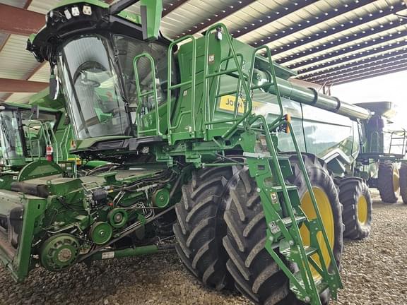 Image of John Deere X9 1100 equipment image 1