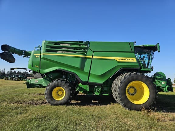 Image of John Deere X9 1100 equipment image 4