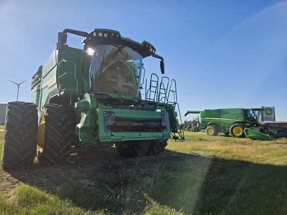 Image of John Deere X9 1100 equipment image 2