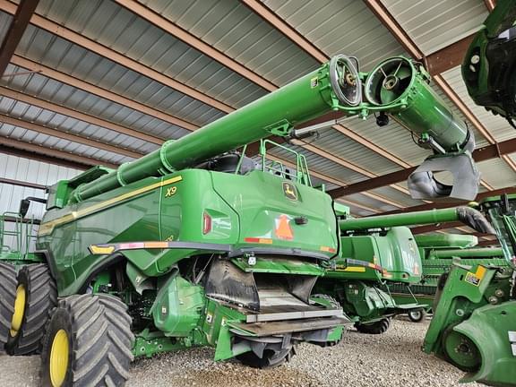 Image of John Deere X9 1100 equipment image 3