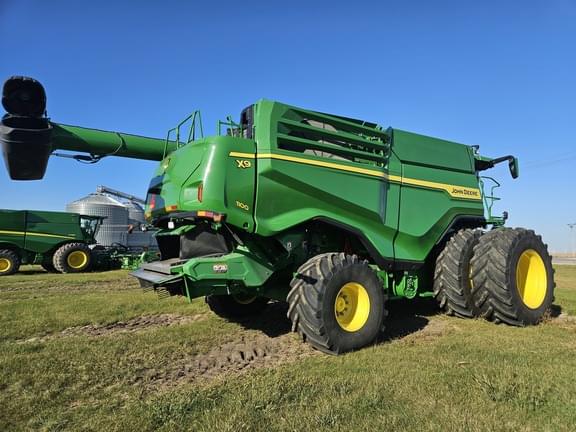 Image of John Deere X9 1100 equipment image 4