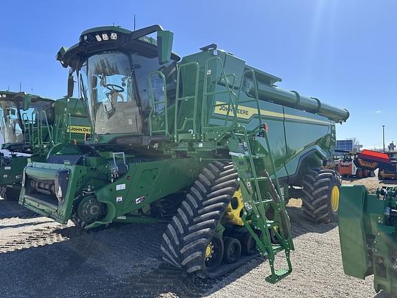 Image of John Deere X9 1100 equipment image 3