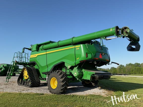 Image of John Deere X9 1100 equipment image 2