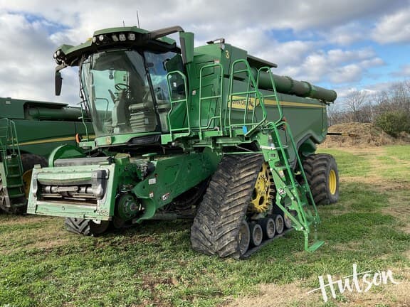 Image of John Deere X9 1100 equipment image 2