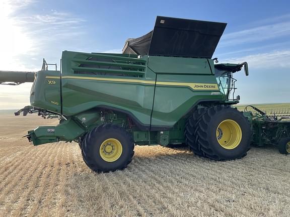 Image of John Deere X9 1100 equipment image 1