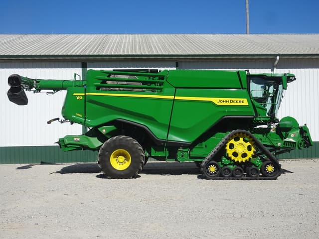 Image of John Deere X9 1100 equipment image 3