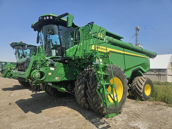 Image of John Deere X9 1100 equipment image 1