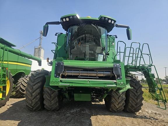 Image of John Deere X9 1100 equipment image 2