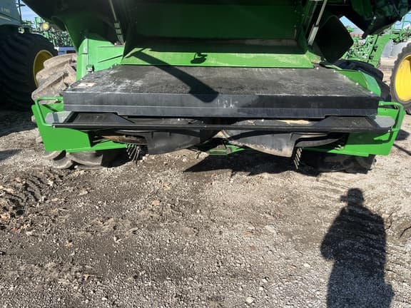 Image of John Deere X9 1100 equipment image 2