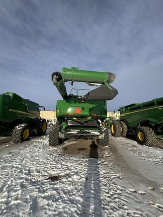 Image of John Deere X9 1100 equipment image 4