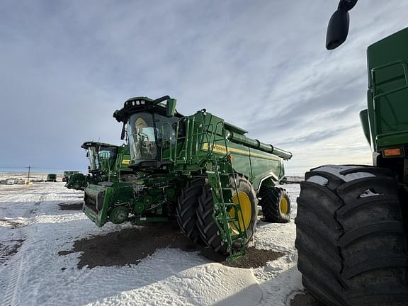 Image of John Deere X9 1100 equipment image 2