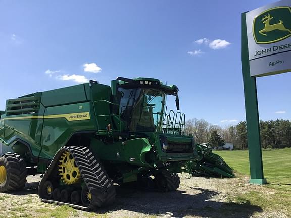 Image of John Deere X9 1100 equipment image 2