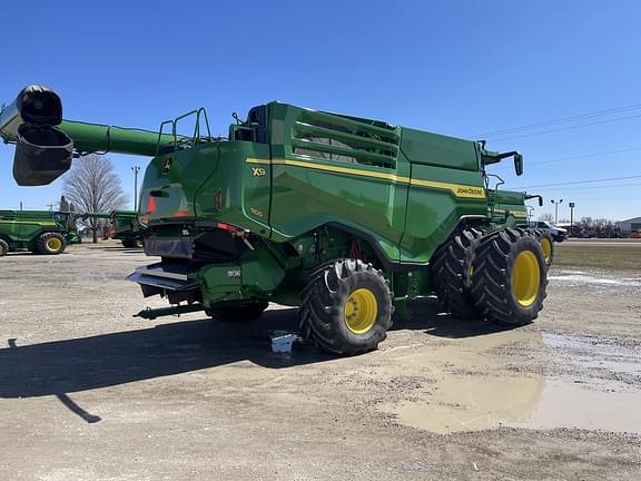 Image of John Deere X9 1100 equipment image 1