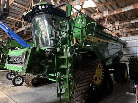 Image of John Deere X9 1100 equipment image 1