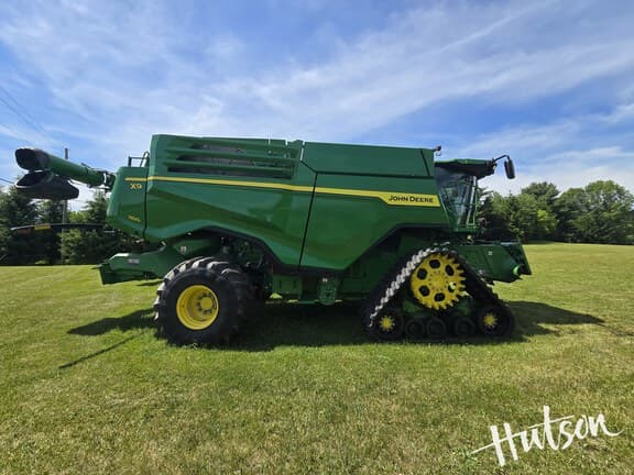 Image of John Deere X9 1100 equipment image 1